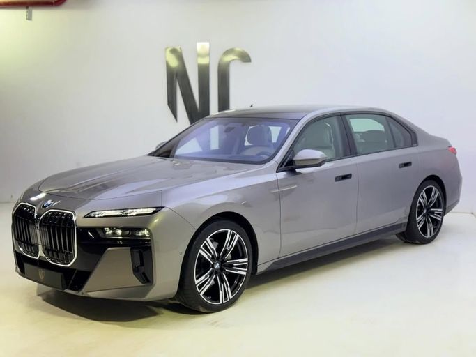 مستعملة BMW 7 Series 735i سابعاً (G70), 3.0 l, 2026 في في المملكة العربية السعودية, الرياض من Black Car ، اللون برونزي. مواصفات الخليج | AUTO.AE | إعلان #256285