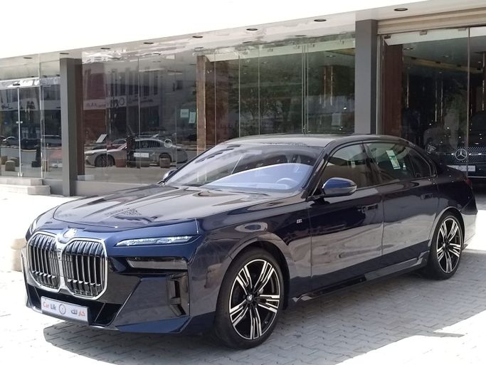 مستعملة BMW 7 Series 735i سابعاً (G70), 3.0 l, 2026 في في المملكة العربية السعودية, الرياض من Car Lik معرض كار لك للسيارات، اللون أزرق داكن.  | AUTO.AE | إعلان #256770