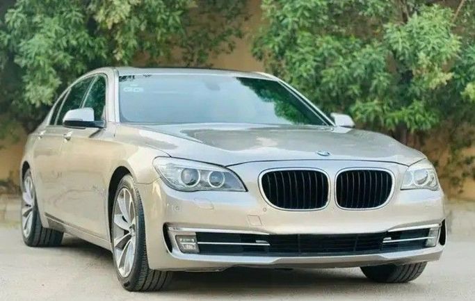Used BMW 7 Series 730Li V (F01/F02/F04) Facelift, 3.0 l, 2015 in Saudi Arabia, Riyadh by معرض الدوسري للسيارات, Silver color. GCC Specs | AUTO.AE | Listing #258569