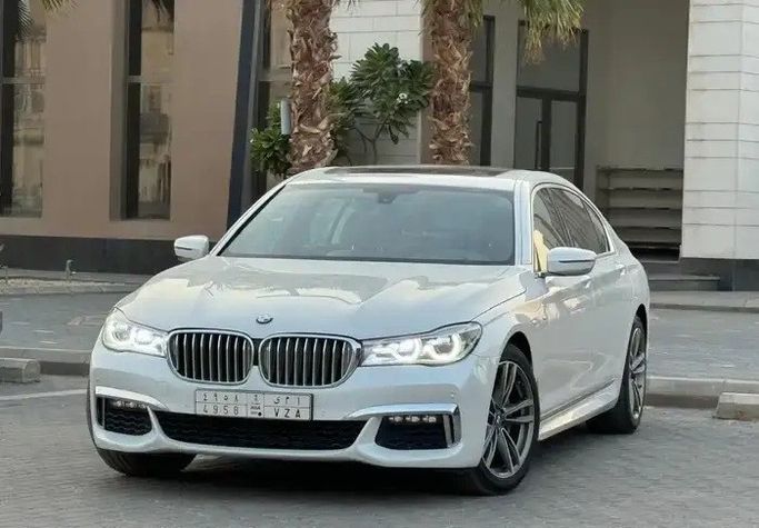 Подержанный ⁦BMW 7 Series 730Li VI (G11/G12), 2.0 л, 2019⁩ в Саудовская Аравия, Эр-Рияд от شركة رمال الأندلس للسيارات Белый цвет.  | AUTO.AE | Объявление #289006