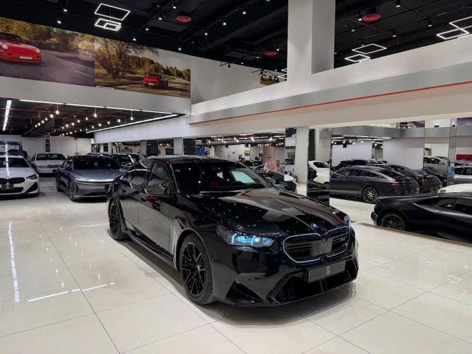 Подержанный BMW M5 VII (G90), 4.4 л, 2026 в Саудовская Аравия, Эр-Рияд от Five Edition Car Черный цвет.  | AUTO.AE | Объявление #254943