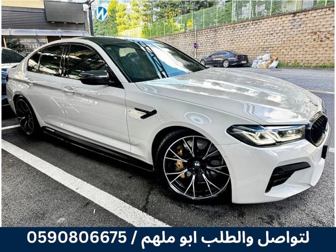 مستعملة BMW M5 Competition عملية فيس ليفت VI (F90), 4.4 l, 2021 في في المملكة العربية السعودية, الرياض من Al Osaimi Cars معرض العصيمي للسيارات، اللون أبيض. المواصفات الكورية | AUTO.AE | إعلان #272426