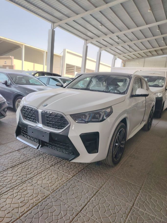 Новый BMW X2 xDrive25i II (U10), 2.0 л, 2026 в Саудовская Аравия, Эр-Рияд от Al Astool Al Khaleeji شركة الأسطول الخليجي للسيارات Белый цвет.  | AUTO.AE | Объявление #248818