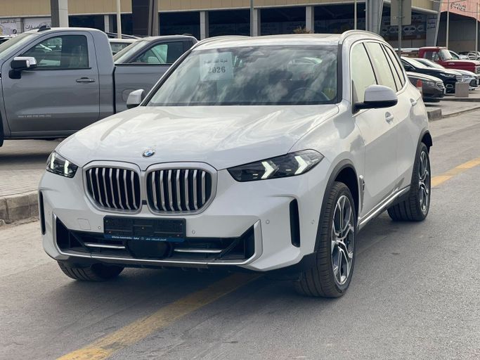 Новый BMW X5 40i xDrive IV (G05/G18) Рестайлинг, 3.0 л, 2025 в Саудовская Аравия, Эр-Рияд от Gulf Union Car شركة اتحاد الخليج للسيارات Белый цвет. GCC | AUTO.AE | Объявление #249902