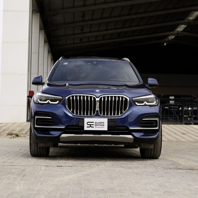 مستعملة BMW X5 40i xDrive IV (G05/G18), 3.0 l, 2022 في في المملكة العربية السعودية, الرياض من Silver Edition الاصدار الفضي، اللون أزرق داكن.  | AUTO.AE | إعلان #251787