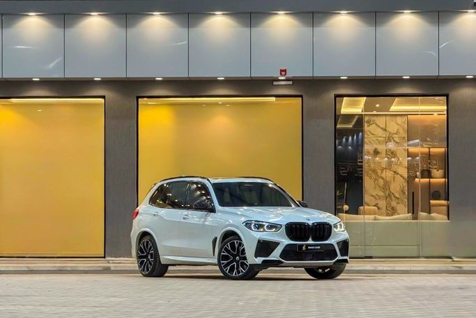 مستعملة BMW X5 M50i IV (G05/G18), 4.4 l, 2020 في في المملكة العربية السعودية, الرياض من Emad Cars  عماد كارز ، اللون أبيض. مواصفات الخليج | AUTO.AE | إعلان #255796