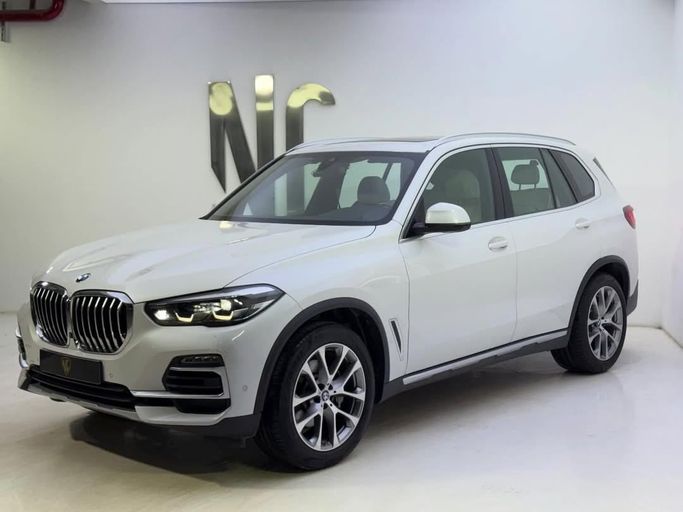 مستعملة BMW X5 40i xDrive IV (G05/G18), 3.0 l, 2021 في في المملكة العربية السعودية, الرياض من Black Car ، اللون بيج.  | AUTO.AE | إعلان #256572
