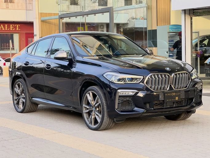 مستعملة BMW X6 M Competition III (F96), 4.4 l, 2020 في في المملكة العربية السعودية, الرياض من ALO CAR معرض ألو كار للسيارات، اللون أسود. مواصفات الخليج | AUTO.AE | إعلان #256823