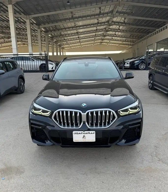 مستعملة BMW X6 40i xDrive III (G06), 3.0 l, 2023 في في المملكة العربية السعودية, الرياض من Qimmat Al Majd  معرض قمة المجد للسيارات، اللون أسود.  | AUTO.AE | إعلان #251951
