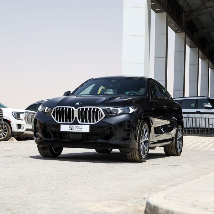 جديدة BMW X6 40i xDrive عملية فيس ليفت III (G06), 3.0 l, 2026 في في المملكة العربية السعودية, الرياض من Silver Edition الاصدار الفضي، اللون أسود.  | AUTO.AE | إعلان #252012