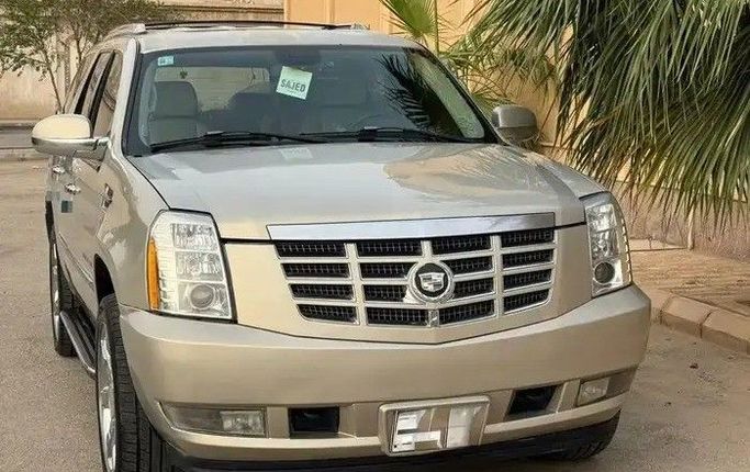 مستعملة Cadillac Escalade ثالثاً, 6.2 l, 2008 في في المملكة العربية السعودية, الرياض من Salim Cars معرض سالم للسيارات، اللون برونزي. مواصفات الخليج | AUTO.AE | إعلان #260340