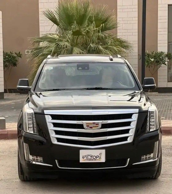 Подержанный Cadillac Escalade IV (K2XL), 6.2 л, 2015 в Саудовская Аравия, Эр-Рияд от First Top One Cars معرض فيرست توب ون للسيارات Черный цвет.  | AUTO.AE | Объявление #261061