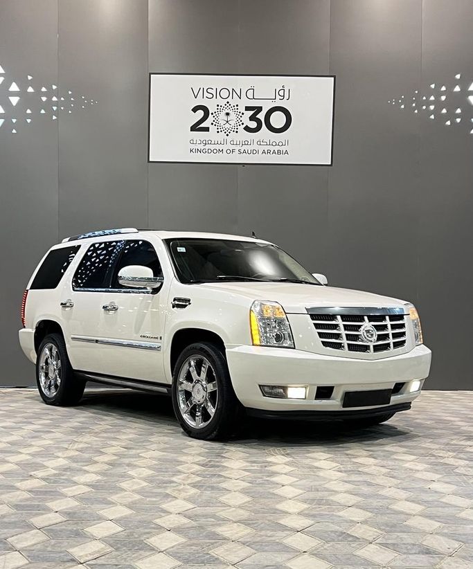 Подержанный ⁦Cadillac Escalade III (GMT900), 6.2 л, 2008⁩ в Саудовская Аравия, Эр-Рияд от Here Cars هير كارز Белый цвет.  | AUTO.AE | Объявление #291654