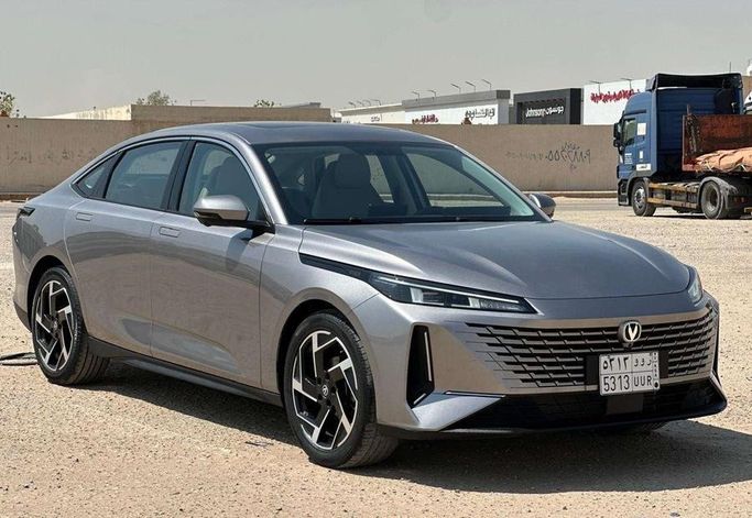 مستعملة Changan Eado ثالثاً، 1.5 لتر، 2026 في المملكة العربية السعودية، الرياض من Al Shukh شركة معرض الشيوخ للسيارات، اللون فضي.  | AUTO.AE | إعلان #296193 — صورة 3 من 16