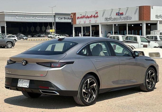 مستعملة Changan Eado ثالثاً، 1.5 لتر، 2026 في المملكة العربية السعودية، الرياض من Al Shukh شركة معرض الشيوخ للسيارات، اللون فضي.  | AUTO.AE | إعلان #296193 — صورة 4 من 16