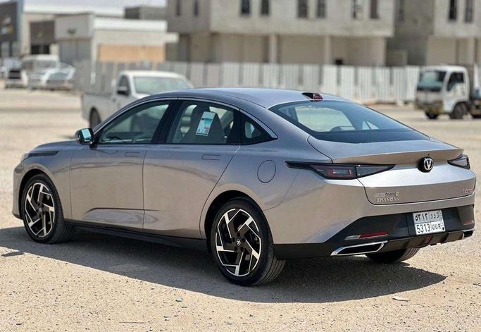 مستعملة Changan Eado ثالثاً، 1.5 لتر، 2026 في المملكة العربية السعودية، الرياض من Al Shukh شركة معرض الشيوخ للسيارات، اللون فضي.  | AUTO.AE | إعلان #296193 — صورة 5 من 16