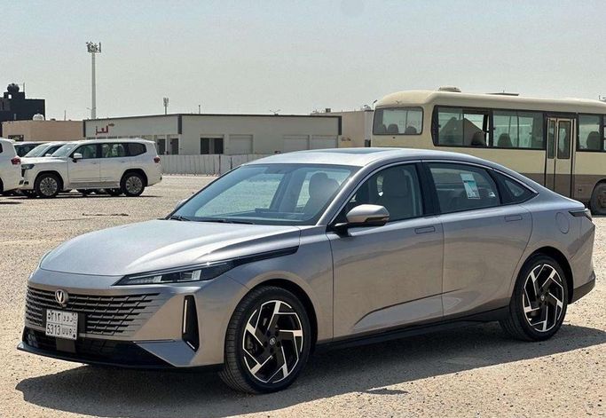 مستعملة Changan Eado ثالثاً، 1.5 لتر، 2026 في المملكة العربية السعودية، الرياض من Al Shukh شركة معرض الشيوخ للسيارات، اللون فضي.  | AUTO.AE | إعلان #296193 — صورة 6 من 16