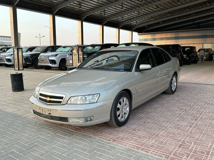 مستعملة Chevrolet Caprice V, 5.7 l, 2004 في في المملكة العربية السعودية, الرياض من Saqar Najd معرض صقر نجد للسيارات، اللون بيج.  | AUTO.AE | إعلان #251183