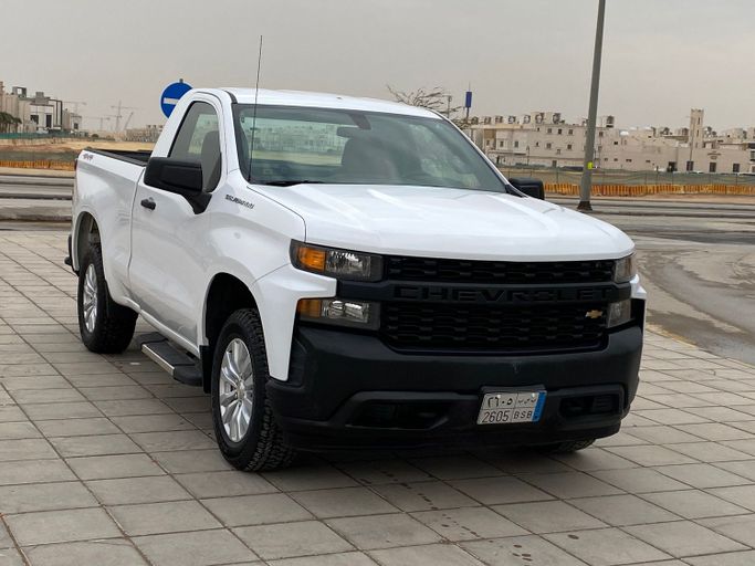 مستعملة Chevrolet Silverado IV (T1XX), 5.3 l, 2020 في في المملكة العربية السعودية, الرياض من Dar Car دار كار، اللون أبيض. مواصفات الخليج | AUTO.AE | إعلان #248730