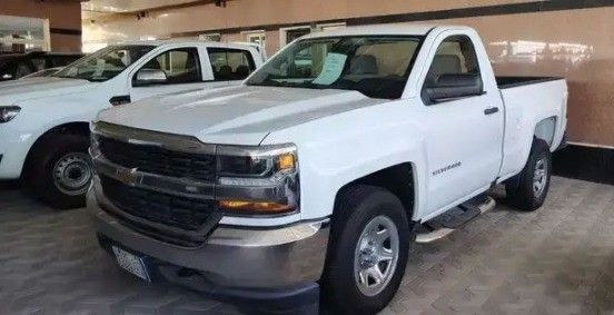 Подержанный Chevrolet Silverado III (K2XX) Рестайлинг, 5.3 л, 2018 в Саудовская Аравия, Эр-Рияд от Al Qarni Motors معرض القرني للسيارات Белый цвет.  | AUTO.AE | Объявление #258425