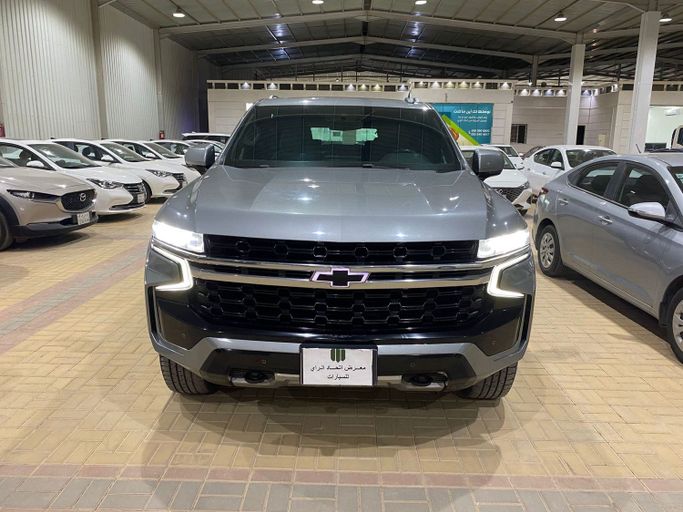 Подержанный Chevrolet Suburban XII, 6.2 л, 2023 в Саудовская Аравия, Эр-Рияд от Atehad AlRaiy معرض اتحاد الراي للسيارات Серебристый цвет.  | AUTO.AE | Объявление #250641