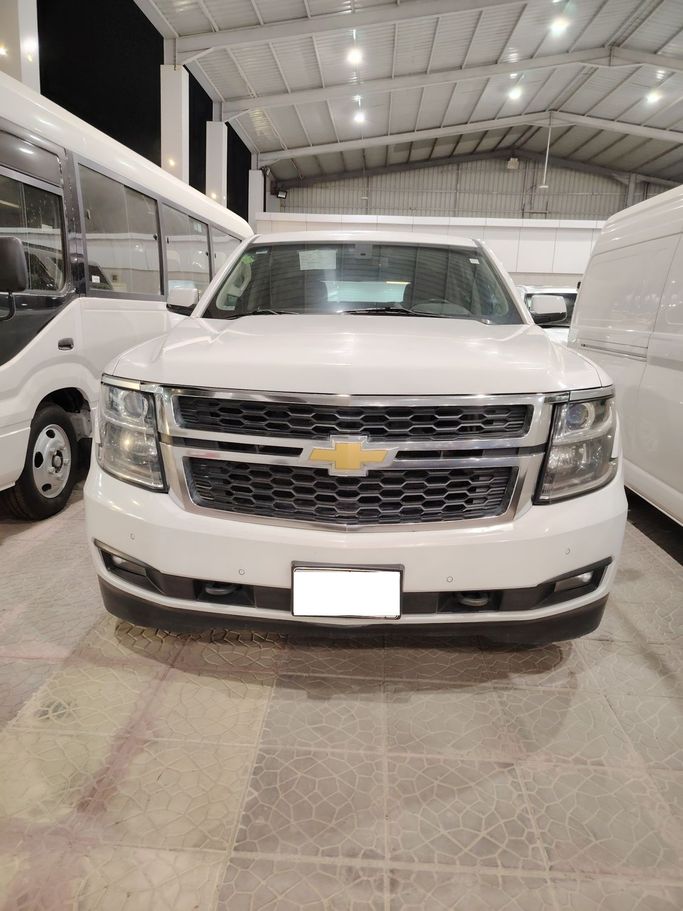 مستعملة Chevrolet Tahoe رابعاً, 6.2 l, 2015 في في المملكة العربية السعودية, الرياض من Al Astool Al Khaleeji شركة الأسطول الخليجي للسيارات، اللون أبيض.  | AUTO.AE | إعلان #249205