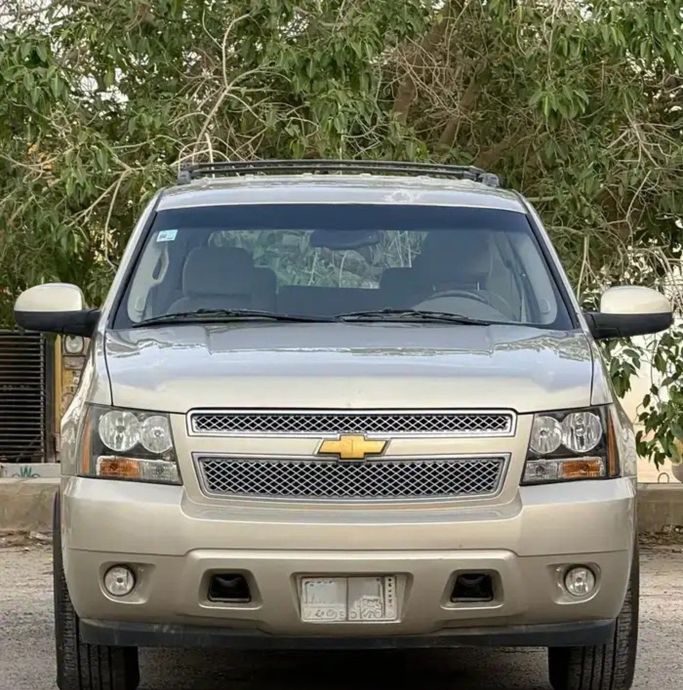 مستعملة Chevrolet Tahoe ثالثاً, 6.2 l, 2009 في في المملكة العربية السعودية, الرياض من Sumou Al Markabat 2 معرض سمو المركبات، اللون ذهبي.  | AUTO.AE | إعلان #259818