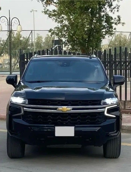 Подержанный Chevrolet Tahoe V, 5.3 л, 2023 в Саудовская Аравия, Эр-Рияд от Bayraq Al Ibda’a Cars معرض بيرق الابداع Черный цвет.  | AUTO.AE | Объявление #261512