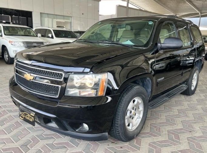 مستعملة ⁦Chevrolet Tahoe ثالثاً، 4.8 l، 2014⁩ في في المملكة العربية السعودية, الرياض من Fakhamat Najd معرض فخامة نجد للسيارات، اللون أسود. أخرى | AUTO.AE | إعلان #288761