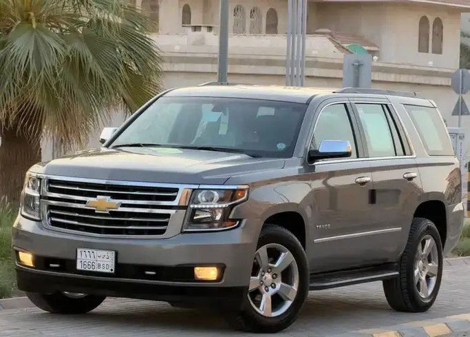 مستعملة ⁦Chevrolet Tahoe رابعاً، 5.3 l، 2018⁩ في في المملكة العربية السعودية, الرياض من شركة رمال الأندلس للسيارات، اللون رمادي.  | AUTO.AE | إعلان #289004