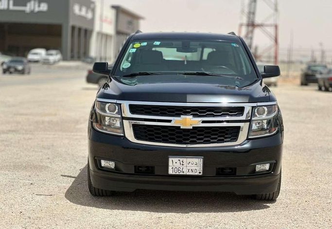 مستعملة Chevrolet Tahoe رابعاً، 5.3 لتر، 2020 في المملكة العربية السعودية، الرياض من Al Shukh شركة معرض الشيوخ للسيارات، اللون أسود.  | AUTO.AE | إعلان #296198