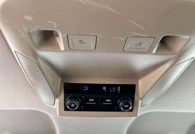مستعملة Chevrolet Tahoe رابعاً، 5.3 لتر، 2020 في المملكة العربية السعودية، الرياض من Al Shukh شركة معرض الشيوخ للسيارات، اللون أسود.  | AUTO.AE | إعلان #296198 — صورة 13 من 17