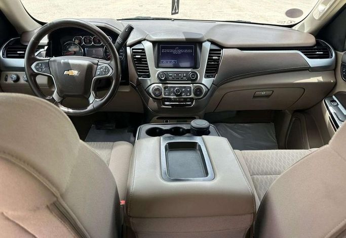 مستعملة Chevrolet Tahoe رابعاً، 5.3 لتر، 2020 في المملكة العربية السعودية، الرياض من Al Shukh شركة معرض الشيوخ للسيارات، اللون أسود.  | AUTO.AE | إعلان #296198 — صورة 15 من 17