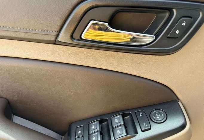 مستعملة Chevrolet Tahoe رابعاً، 5.3 لتر، 2020 في المملكة العربية السعودية، الرياض من Al Shukh شركة معرض الشيوخ للسيارات، اللون أسود.  | AUTO.AE | إعلان #296198 — صورة 16 من 17