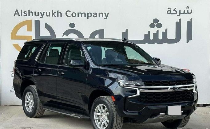 مستعملة Chevrolet Tahoe V، 5.3 لتر، 2022 في المملكة العربية السعودية، الرياض من Al Shukh شركة معرض الشيوخ للسيارات، اللون أزرق.  | AUTO.AE | إعلان #296241 — صورة 2 من 17