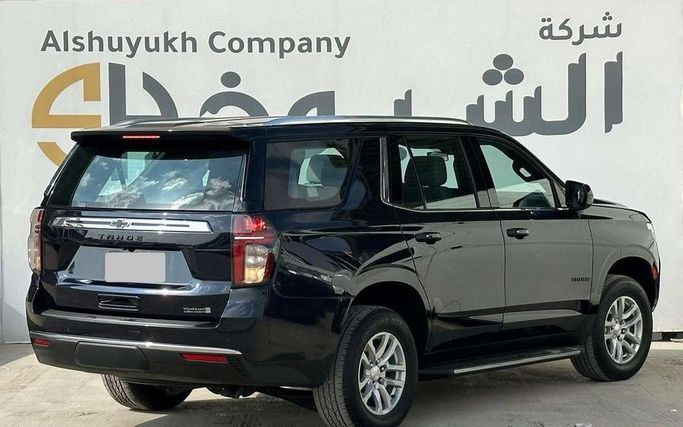 مستعملة Chevrolet Tahoe V، 5.3 لتر، 2022 في المملكة العربية السعودية، الرياض من Al Shukh شركة معرض الشيوخ للسيارات، اللون أزرق.  | AUTO.AE | إعلان #296241 — صورة 6 من 17