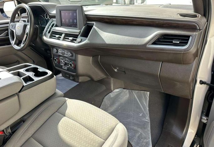 مستعملة Chevrolet Tahoe V، 5.3 لتر، 2022 في المملكة العربية السعودية، الرياض من Al Shukh شركة معرض الشيوخ للسيارات، اللون أزرق.  | AUTO.AE | إعلان #296241 — صورة 7 من 17