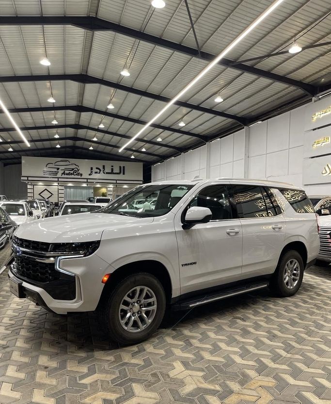 Подержанный Chevrolet Tahoe V, 5.3 л, 2023 в Саудовская Аравия, Эр-Рияд от Auto City أوتو سيتي Белый цвет.  | AUTO.AE | Объявление #296446