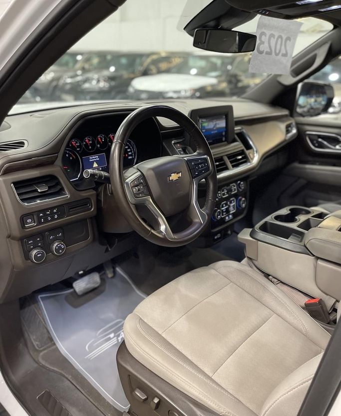 Подержанный Chevrolet Tahoe V, 5.3 л, 2023 в Саудовская Аравия, Эр-Рияд от Auto City أوتو سيتي Белый цвет.  | AUTO.AE | Объявление #296446 — фото 4 из 6