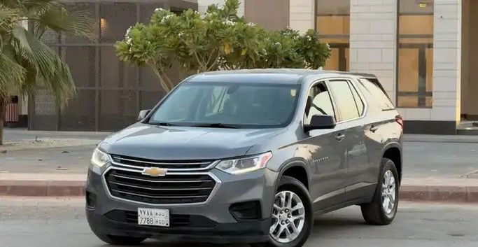 مستعملة ⁦Chevrolet Traverse ثانياً، 3.6 l، 2019⁩ في في المملكة العربية السعودية, الرياض من شركة رمال الأندلس للسيارات، اللون رمادي.  | AUTO.AE | إعلان #289203