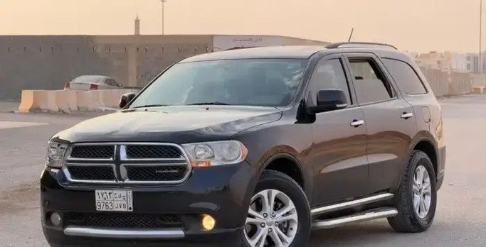 مستعملة ⁦Dodge Durango ثالثاً فيس ليفت، 3.6 l، 2013⁩ في في المملكة العربية السعودية, الرياض من شركة رمال الأندلس للسيارات، اللون أسود.  | AUTO.AE | إعلان #288972