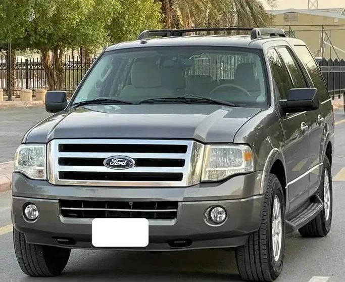 مستعملة Ford Expedition ثالثاً, 5.4 l, 2011 في في المملكة العربية السعودية, الرياض من Ramz Al Riyadh شركة رمز الرياض، اللون رمادي. مواصفات الخليج | AUTO.AE | إعلان #258181