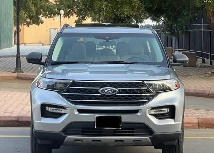 Подержанный Ford Explorer VI, 2.3 л, 2020 в Саудовская Аравия, Эр-Рияд от Sumou Al Markabat معرض سمو المركبات Серебристый цвет.  | AUTO.AE | Объявление #259557