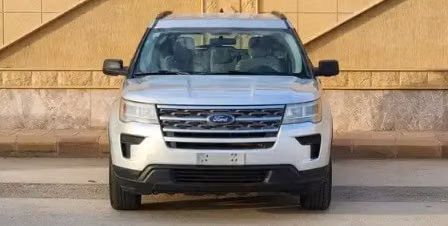 Подержанный Ford Explorer V Рестайлинг 2, 3.5 л, 2018 в Саудовская Аравия, Эр-Рияд от Al Qaiser Showroom معرض القيصر للسيارات Серебристый цвет.  | AUTO.AE | Объявление #266888