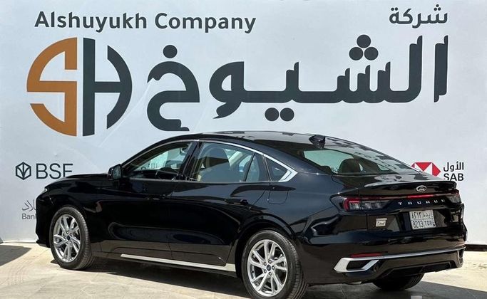 مستعملة Ford Taurus الثامن، 2.0 لتر، 2023 في المملكة العربية السعودية، الرياض من Al Shukh شركة معرض الشيوخ للسيارات، اللون أسود.  | AUTO.AE | إعلان #296196 — صورة 5 من 15