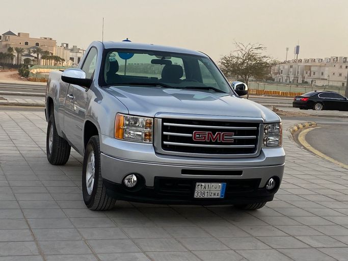 Подержанный GMC Sierra II (GMT900), 5.3 л, 2013 в Саудовская Аравия, Эр-Рияд от Dar Car دار كار Серебристый цвет.  | AUTO.AE | Объявление #248723