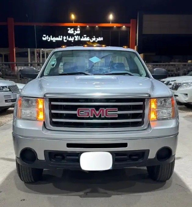 Подержанный GMC Sierra II (GMT900), 5.3 л, 2013 в Саудовская Аравия, Эр-Рияд от معرض امتياز الشفا للسيارات Серебристый цвет.  | AUTO.AE | Объявление #264258