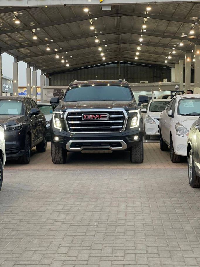 Новый GMC Yukon V (T1XX) Рестайлинг, 5.3 л, 2026 в Саудовская Аравия, Эр-Рияд от Al Astool Al Khaleeji شركة الأسطول الخليجي للسيارات Черный цвет.  | AUTO.AE | Объявление #249147