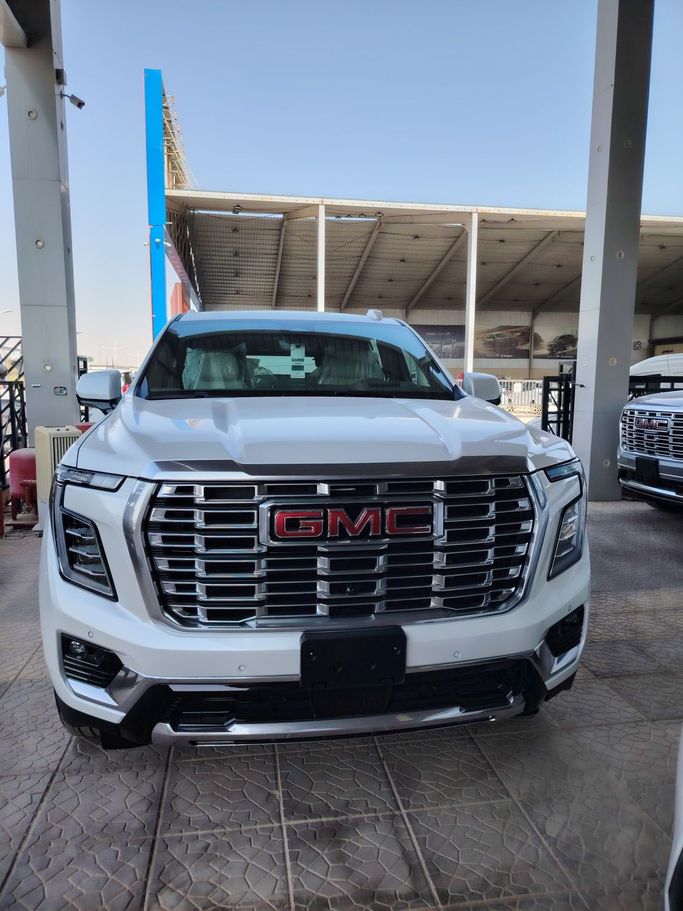Новый GMC Yukon V (T1XX) Рестайлинг, 6.2 л, 2025 в Саудовская Аравия, Эр-Рияд от Al Astool Al Khaleeji شركة الأسطول الخليجي للسيارات Белый цвет.  | AUTO.AE | Объявление #249192