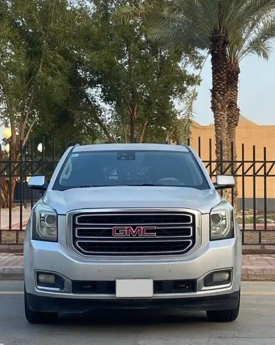 Подержанный GMC Yukon IV (GMT K2UG), 5.3 л, 2015 в Саудовская Аравия, Эр-Рияд от Bayraq Al Ibda’a Cars معرض بيرق الابداع Серебристый цвет.  | AUTO.AE | Объявление #261507